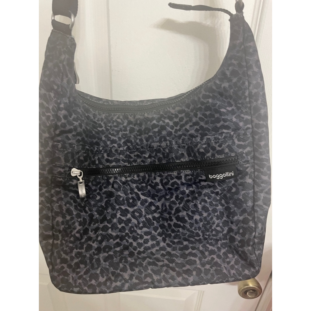 Baggallini Leopard Print Hobo Crossbody Bag Nylon Travel Adjustable Strap.